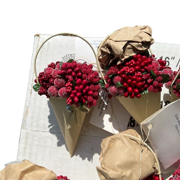 Lot of 6 Mini Christmas berry bouquets by Valerie Parr - Picture 2 of 5